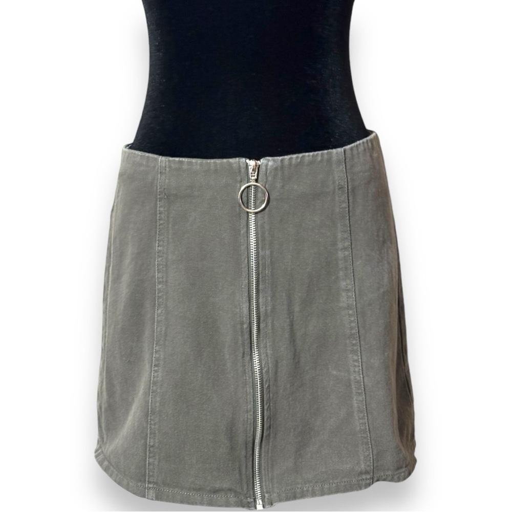 Chloe & Katie Casual Lg Gray/Green Front Silver Ring Zip High Waist Mini Skirt - Picture 2 of 16